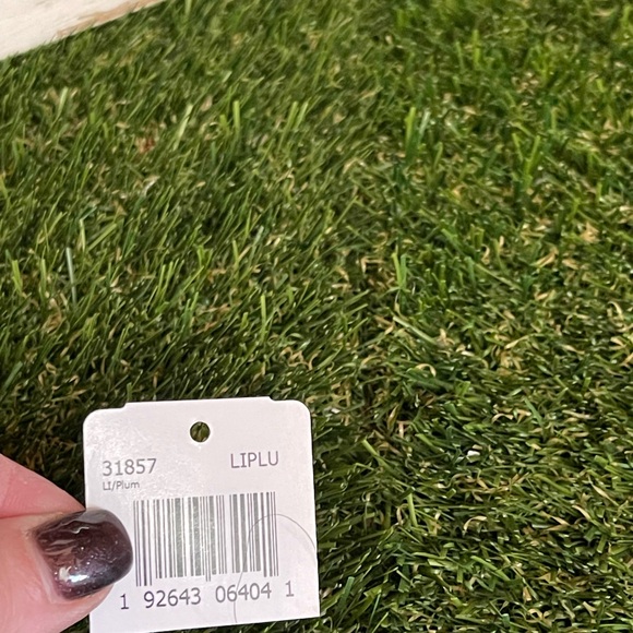 Crocodile-embossed leather - Picture 12 of 12